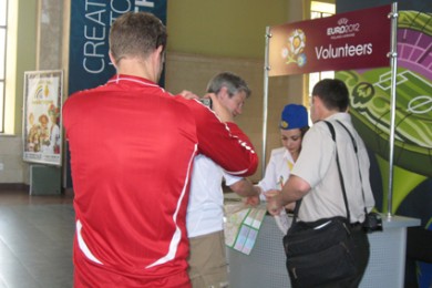 Волонтеры и туристы на Южном вокзале в Харькове