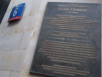 Меморіальна дошка Лемкіну в Варшаві