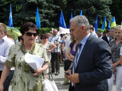 Явка бажаючих взяти участь у мітингу - як на виборах у Донецьку