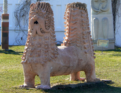 Cадово-паркова глиняна скульптура в Опішнянському музеї-заповіднику