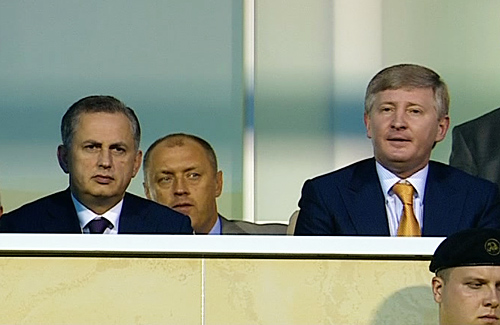 Борис Колесніков, Олександр Мамай та Рінат Ахметов у VIP-ложі стадіону «Ворскла»