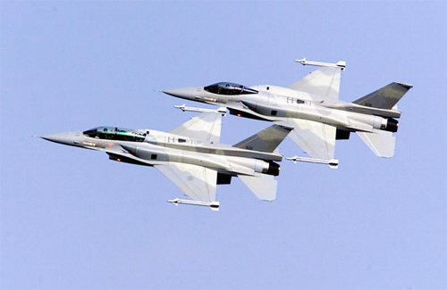 Американские истребители патрулируют небо над Полтавой