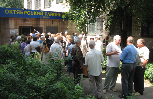 Сорок вкладчиков «Союза пенсионеров Украины» стоя аплодировали судье