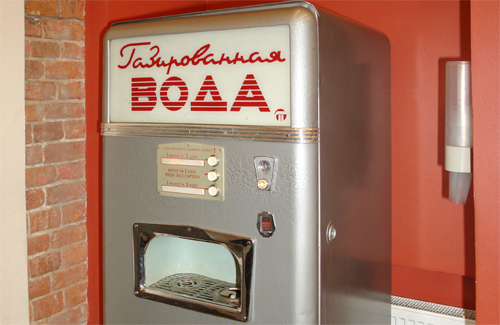 Помните автоматы во времена СССР, в которых покупали газировку и воду с сиропом?