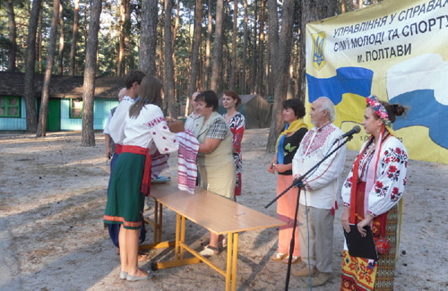 70 юнаків і дівчат запросили на молодіжний зліт «Я — справжній Українець»