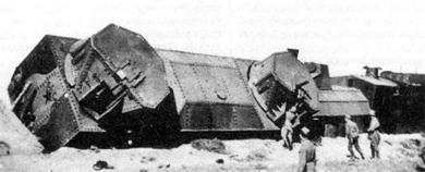 Вид спереди на разбитый бронепоезд «Маршал Буденный»