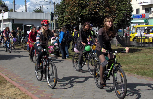 Велопробег девушек в Полтаве
