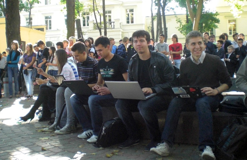 Відтепер студенти Полтави можуть «сидіти» в інтернеті просто неба
