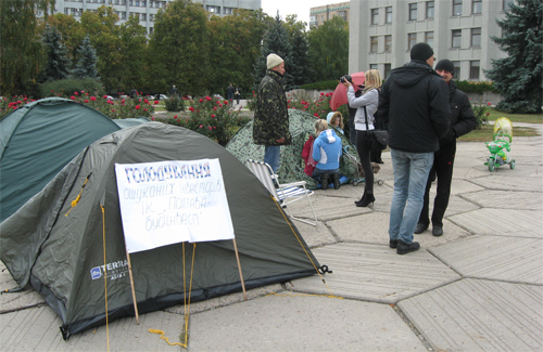 Палатки голодающих пикетчиков