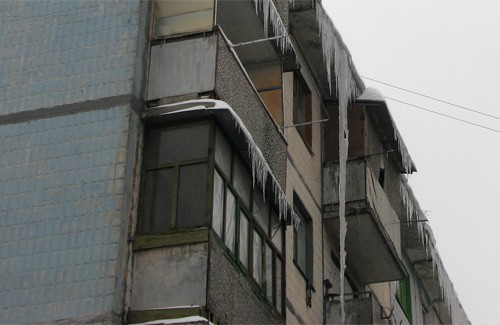 Небезпечні бурульки на дахах Кременчука