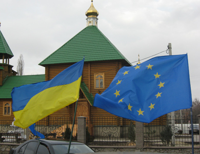 У Полтаві «Фронт Змін» влаштував автопробіг за приєднання України до ЄС