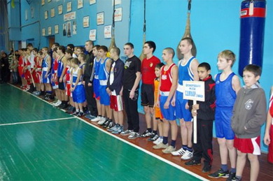 Именитые боксеры провели в Кременчуге турнир памяти Баглаенко
