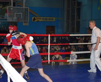 Именитые боксеры провели в Кременчуге турнир памяти Баглаенко