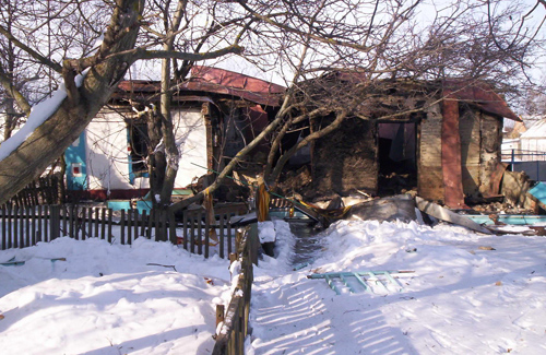 На Полтавщине мужчина вытащил из горящего дома свою соседку