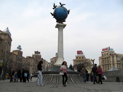 Глобус на Майдані Незалежності