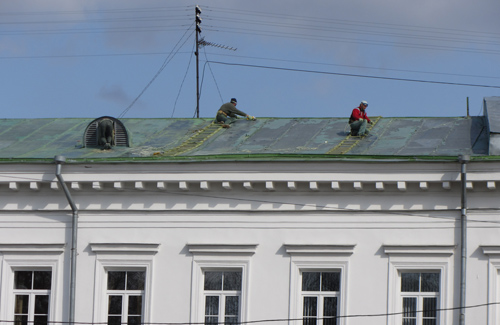Крышу административного здания Полтавского горисполкома покрасят в зеленый цвет к Чемпионату Европы 