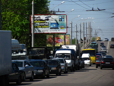 Нанесення дорожньої розмітки в Полтаві викликає дорожні затори