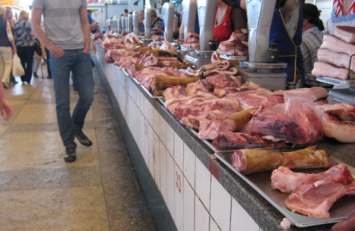 Цены в Полтаве на мясо разгоняют покупателей