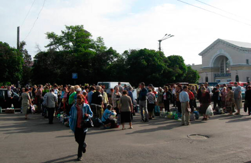 Стихійний ринок Полтави vs громадський транспорт