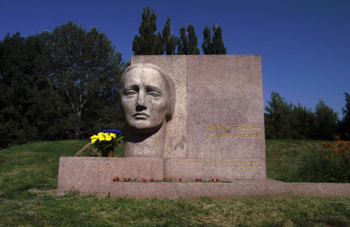Пам’ятник Скорботній Матері в Полтаві