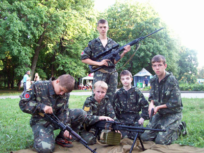 Хлопці з військово-спортивного центру «Воїн»