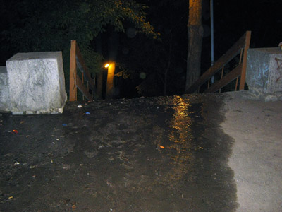 Вода у парку «Перемога» фонтанувала з-під бруківки