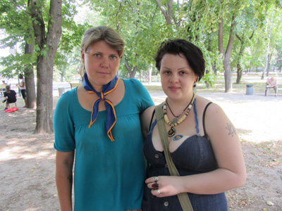 Аліна Руденко (справа)