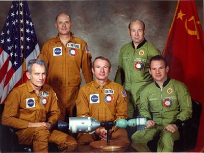 Леонов с экипажем Аполлона, после совместного полёта
