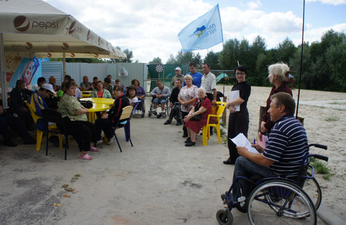 Голова обласної організації інвалідів  Чумак С.А. розповідає правила