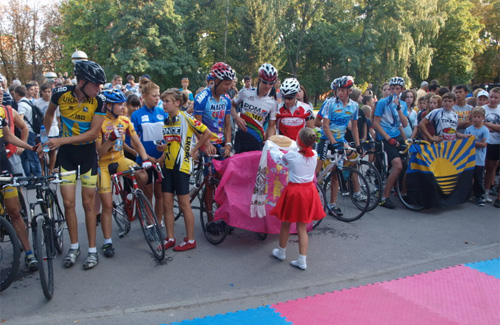 Учасники всеукраїнського велопробігу підхопили прапор Полтавщини
