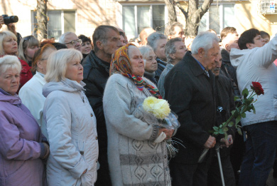 У Полтаві урочисто відкрили пам’ятник Раїсі Кириченко