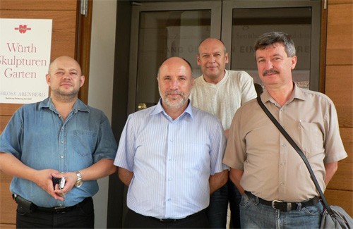 Игорь Мацицкий (третий слева) в компании своих коллег наркологов