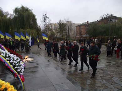 У Полтаві відбулося покладення квітів до Дня визволення України