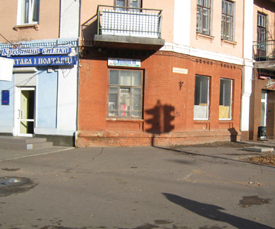 У листопаді 2011 року за наказом міського голови Олександра Мамая кіоску «дали під хвіст»
