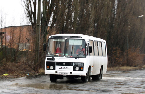 Служебный автобус «Интер-Агро» на ул. Садовского в Полтаве