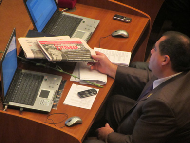 Что читают депутаты Полтавского облсовета во время сессии