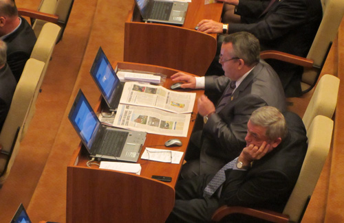Что читают депутаты Полтавского облсовета во время сессии