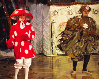 На святковий ранок у полтавському ляльковому театрі вітали дітей з наступаючими святами