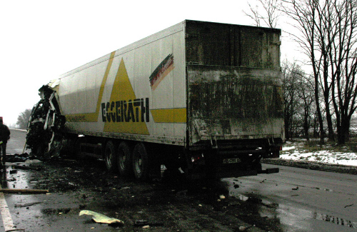 На Полтавщині зіткнулися дві вантажівки: водії померли на місці