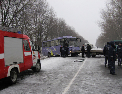 Сегодня утром вблизи села Судеевка произошло столкновение двух авто и автобуса