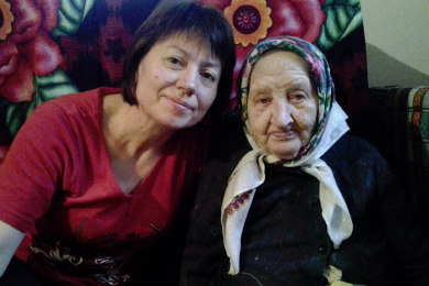 Агапія Григорівна Мовчан із внучкою Надією Кривошеєвою