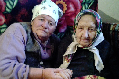 Агапія Григорівна Мовчан із дочкою Галиною Василівною Гаркавенко