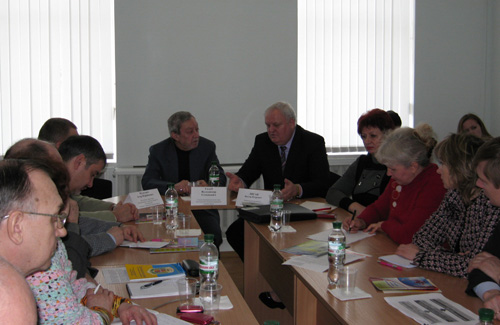 На Полтавщині за круглим столом обговорили використання бюджету охорони здоров’я області