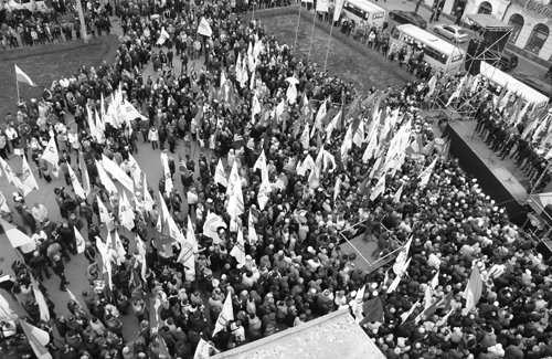 Сколько людей на самом деле было на митинге оппозиции в Полтаве