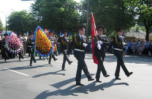 Парад на вулиці Фрунзе в минулому році