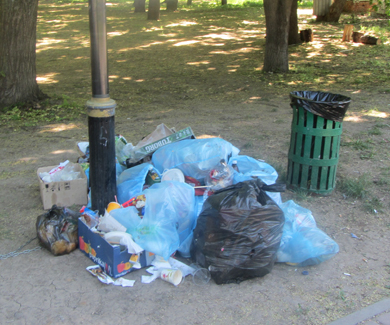 сміття в парку Перемога