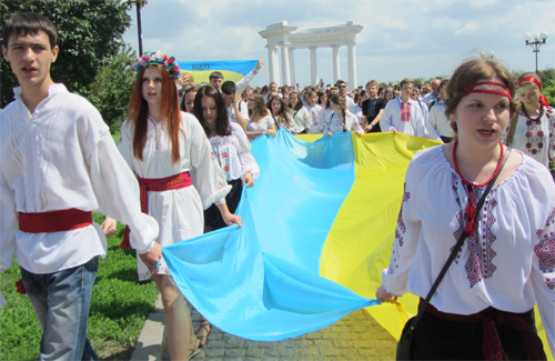 Мегамарш вишиванок в Полтаві: під «Червону руту» та «Україна понад усе!»