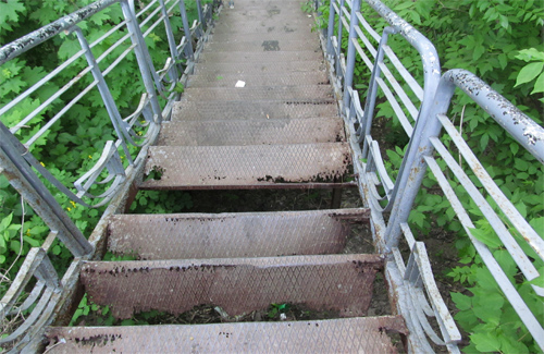 Металлическую лестницу на Панянке отремонтируют в течение 2013 года