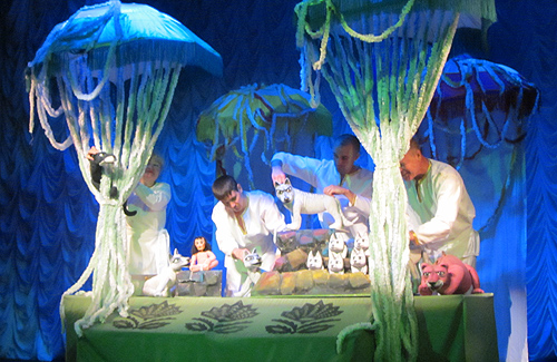 Полтавським сиротам показали виставу «Мауглі»