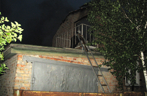 В Полтаве от удара молнии сгорел дом